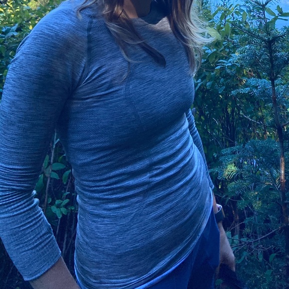 Lululemon Grey Top - Picture 2 of 4